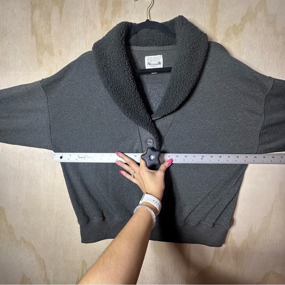 American Eagle Mountain Graphic Sweater - Picture 8 of 9